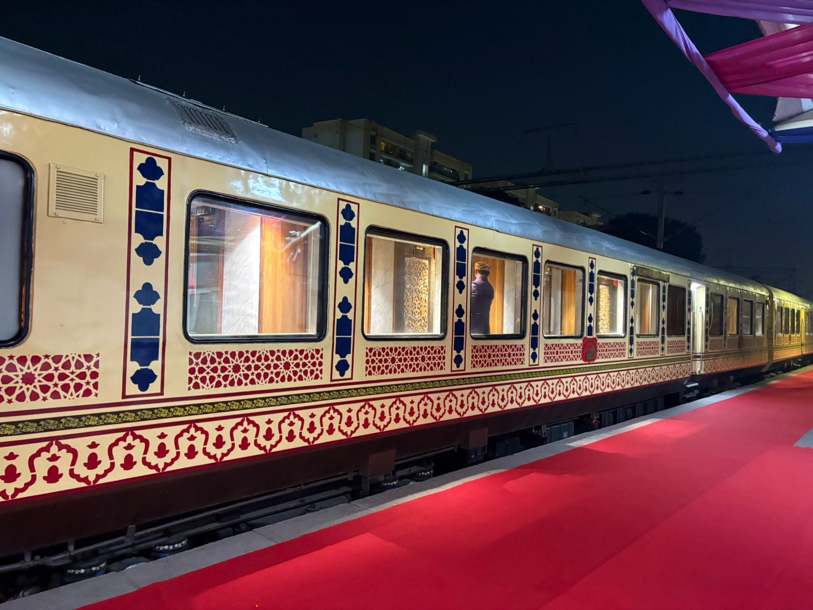 Top 10 Ways To Feel Like You’re On Vacation In Palace On Wheels